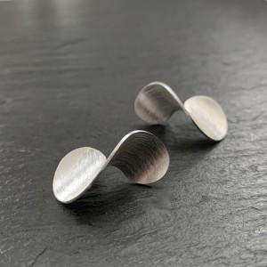 Ohrstecker Möbius, ca. 26 mm, Silber