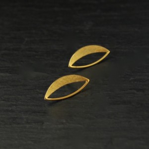 Ohrstecker Ellipse, runder Draht zur Platte gehämmert, ca. 25 mm, Silber goldplattiert