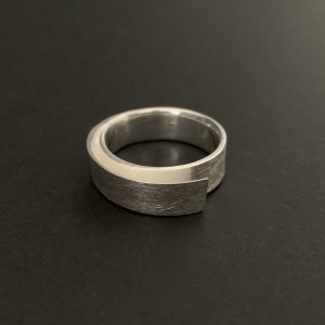 Ring geschwungen, ca. 7 mm breit, Silber
