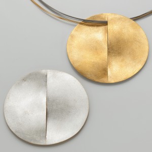 Wendeanhänger Ying/Yang, ca. 7 cm groß, eine Seite Silber, eine Seite goldplattiert