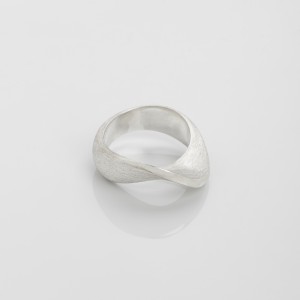 Ring Möbius, ca. 7 mm breit, Silber