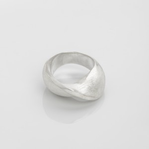 Ring Möbius, ca. 12 mm breit, Silber
