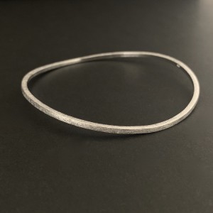 Armreif Welle, Vierkantdraht, ca. 2 mm breit, Silber