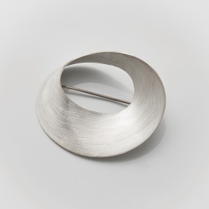 Brosche Möbiusband, Größe 52 x 45 mm, Silber
