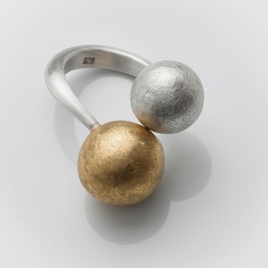 Ring Doppelkugel, kleine Kugel ca.13 mm Silber, große Kugel ca. 17 mm, Silber goldplattiert